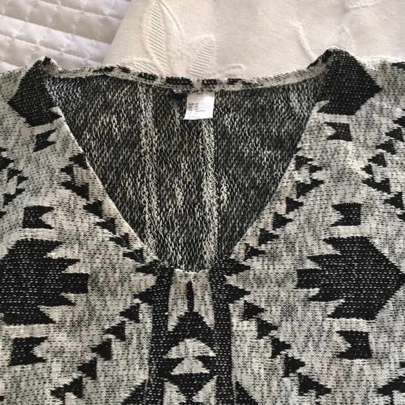 Aztec poncho/sweater🖤 - Picture 2 of 4